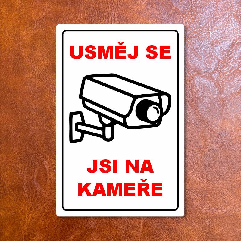 Cedulka "Usměj se, jsi na kameře" Velikost 100x150mm, bílá, var 11